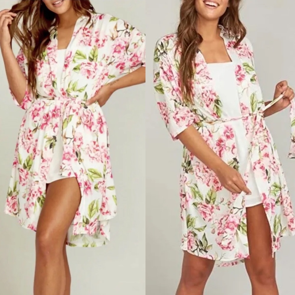 Show me your Mumu classy white and pink floral Brie Robe OS